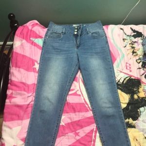 I’m selling it because it’s big on me